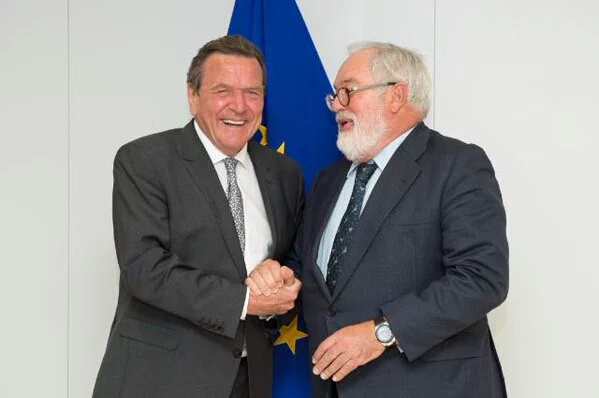 Gerhard Schroeder (po lewej). Fot. Komisja Europejska