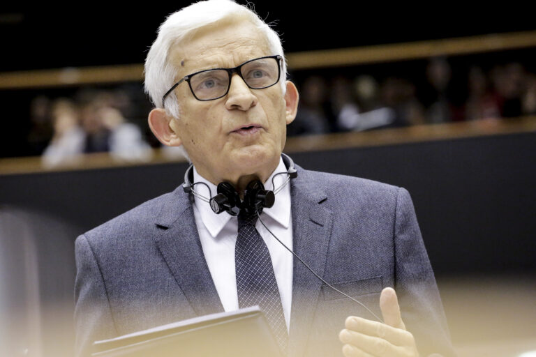 Jerzy Buzek będzie nadzorował przepisy o transformacji sektora gazowego kluczowe dla Polski