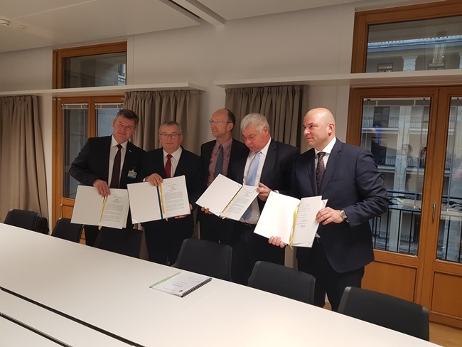 Podpisanie Memorandum of Understanding ws. powołania Rady Wykonawczej Amber Rail Freight Corridor (Kolejowego Korytarza Towarowego nr 11). Fot. Ministerstwo Infrastruktury i Budownictwa