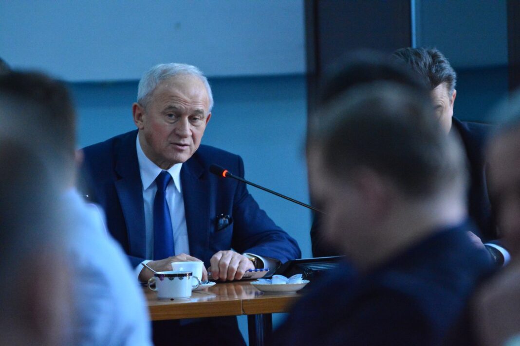 Minister Energii Krzysztof Tchórzewski i wiceminister Grzegorz Tobiszowski w siedzibie Polskiej Grupy Górniczej rozmawiali ze stroną społeczną. Fot. Ministerstwo Energii