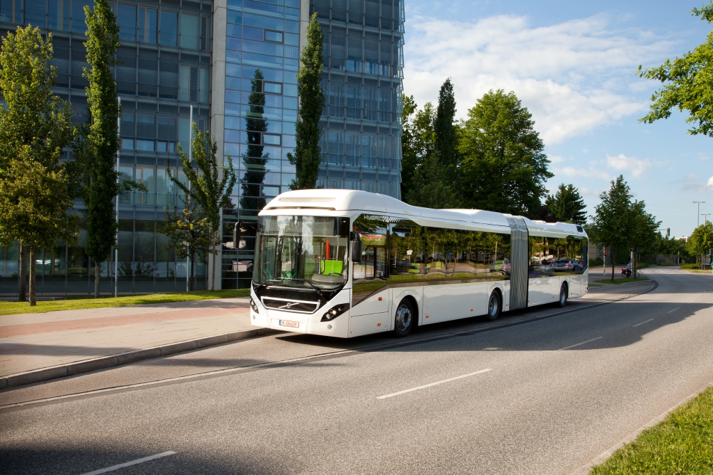 Hybrydowy autobus przegubowy Volvo 7900. Fot. Volvo