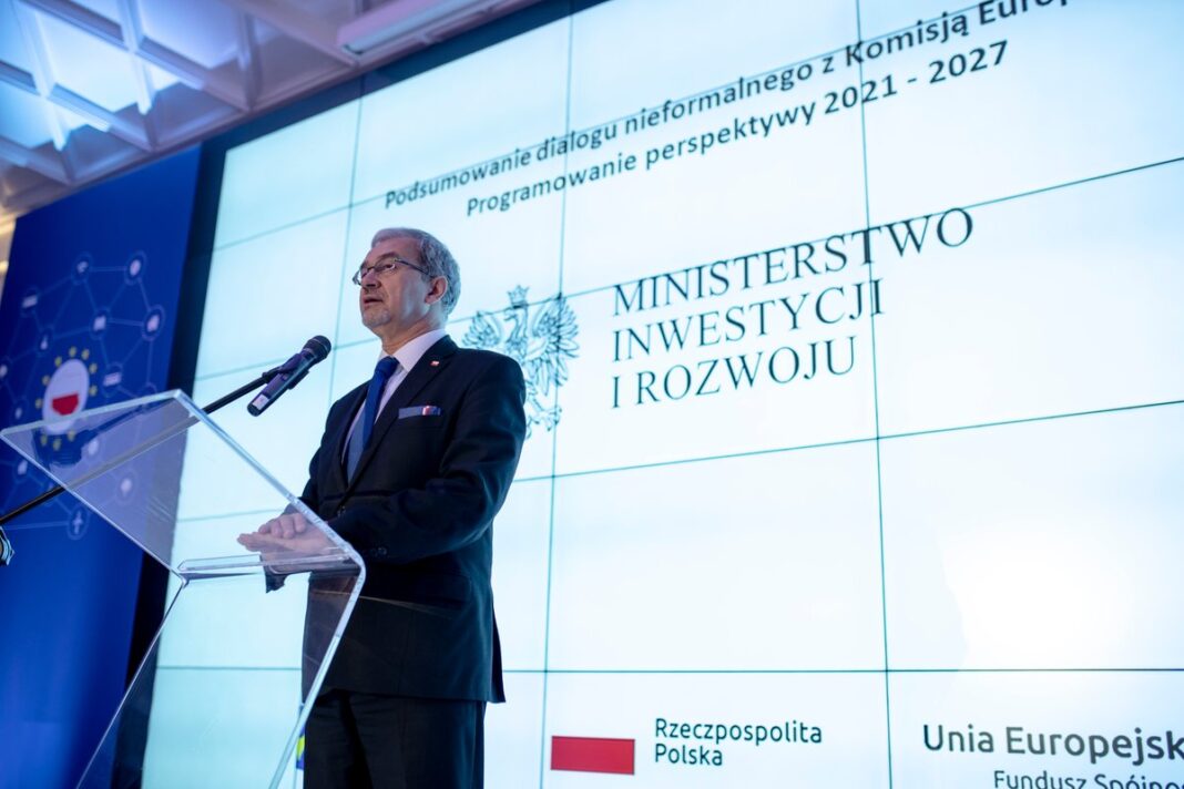 Minister Jerzy Kwieciński otworzył spotkanie podsumowujące prace nad kształtem przyszłej perspektywy finansowej, toczące się w ramach dialogu nieformalnego z Komisją Europejską. Fot. Ministerstwo Inwestycji i Rozwoju, Twitter.