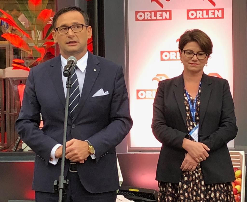 Daniel Obajtek, prezes PKN Orlen oraz Patrycja Klarecka członek zarządu PKN Orlen podczas Forum Ekonomicznego w Krynicy 2019. Fot. BiznesAlert.pl