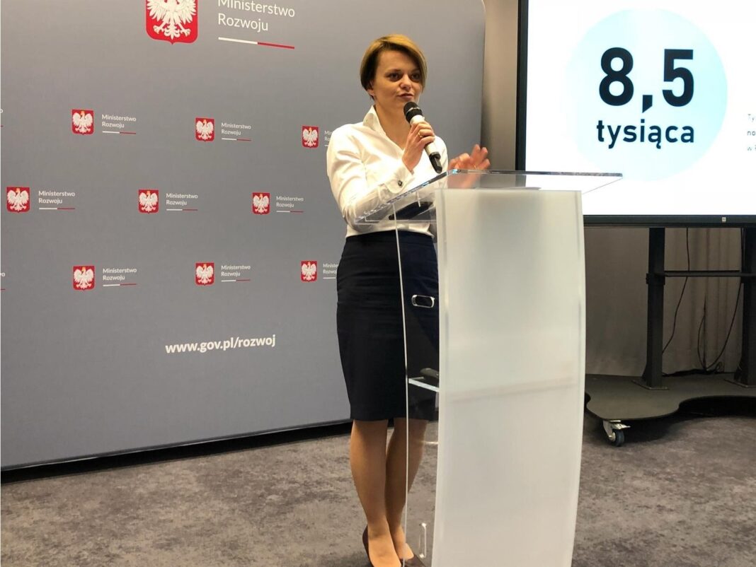 Minister rozwoju Jadwiga Emilewicz podczas konferencji prasowej. fot.Bartłomiej Sawicki/BiznesAlert.pl