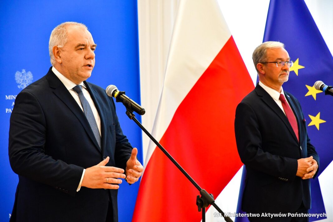 Jacek Sasin i Jerzy Kwieciński na konferencji prasowej. Fot. MAP