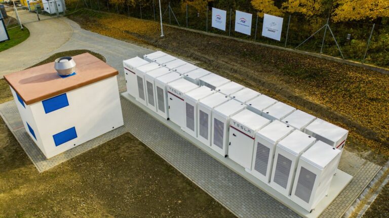 PGE uruchamia magazyn energii elektrycznej z modułami Powerpack Tesla