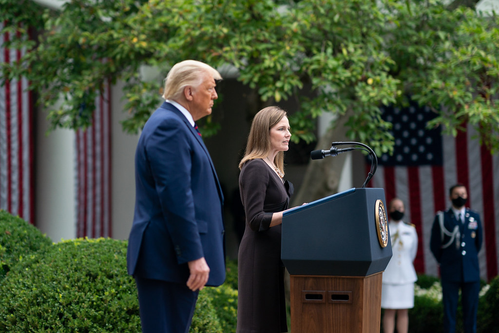 Donald Trump i Amy Coney Barrett. Źródło Flickr