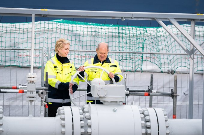 Olaf Scholz i Manuela Schwesig otwierają FSRU w Lubminie. Fot. Urząd Kanclerski.